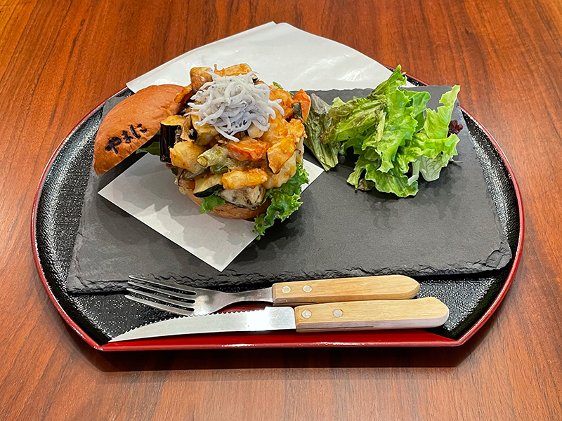 お食事処やまに